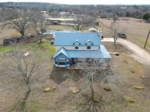 271 Gruetzner Ln in Elgin, TX - Building Photo - Building Photo