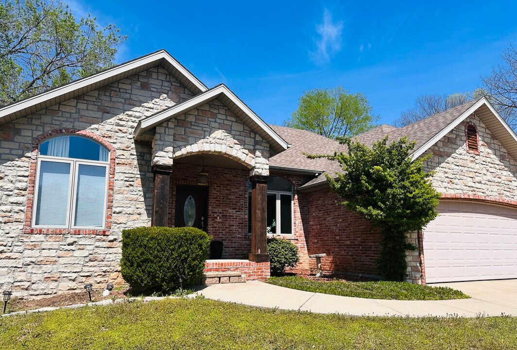 5030 S Chatsworth Ave in Springfield, MO - Building Photo