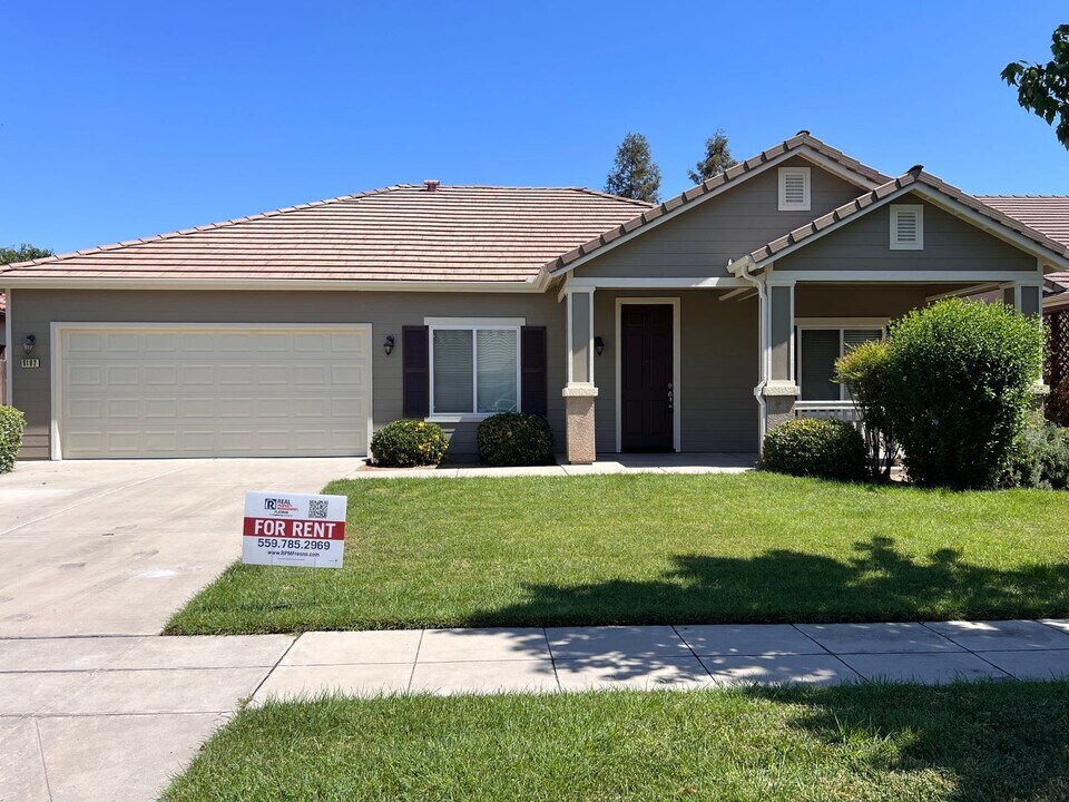 6182 E Cortland Ave in Fresno, CA - Foto de edificio