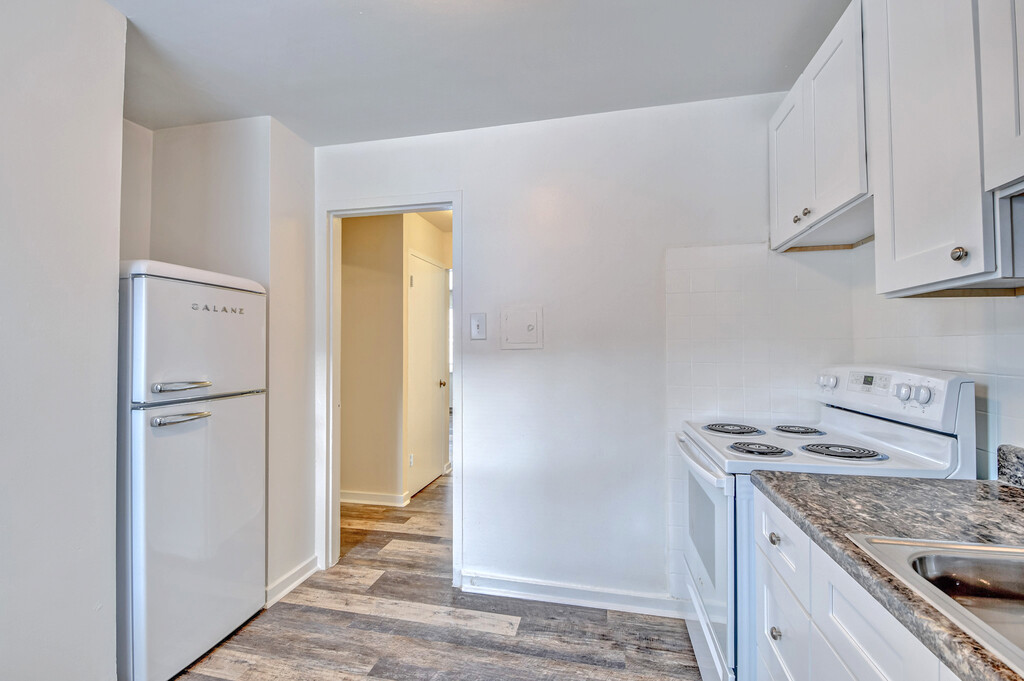 Chatham Grove Apartments in Chicago, IL