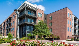 Ainsley Heights in Houston, TX - Building Photo