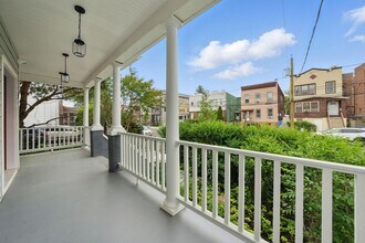 11 Beacon Ave in Jersey City, NJ - Building Photo - Building Photo