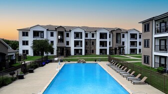 Creed Canyon Apartments in Sherman, TX - Building Photo