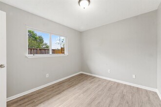 6011 Beaconridge Dr in Houston, TX - Building Photo - Building Photo