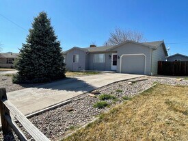 121 Rio Grande Dr in Canon City, CO - Building Photo