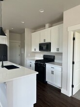 211 Manhattan S in Manhattan, MT - Building Photo - Building Photo