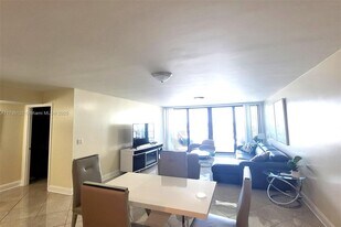 2101 S Ocean Dr in Hollywood, FL - Building Photo