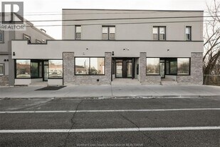 1233 University Ave W in Windsor, ON - Building Photo