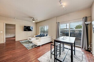5117 N Lamar Blvd in Austin, TX - Building Photo