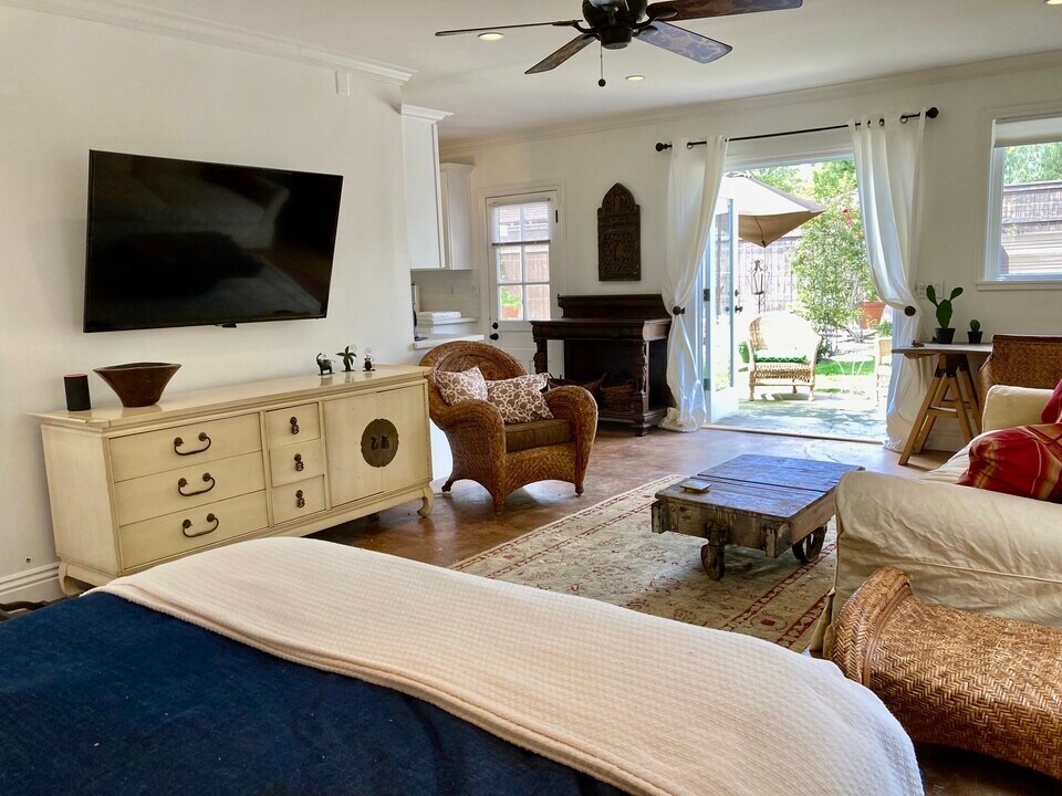 5744 Calhoun Ave in Van Nuys, CA - Building Photo