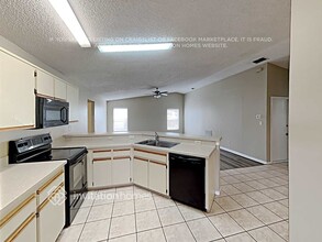 8221 Wellsmere Cir in Orlando, FL - Building Photo - Building Photo