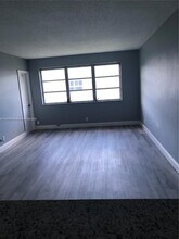 2200 Park Ln in Hollywood, FL - Building Photo - Building Photo