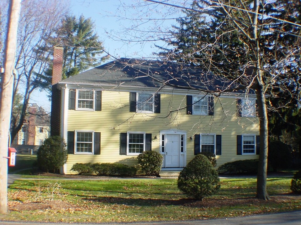 8 Schaller St in Wellesley, MA - Foto de edificio