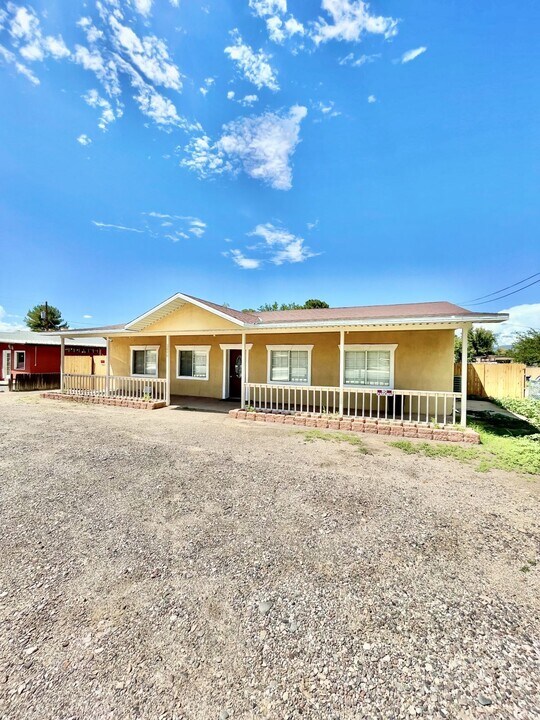 3866 W Main St in Thatcher, AZ - Building Photo