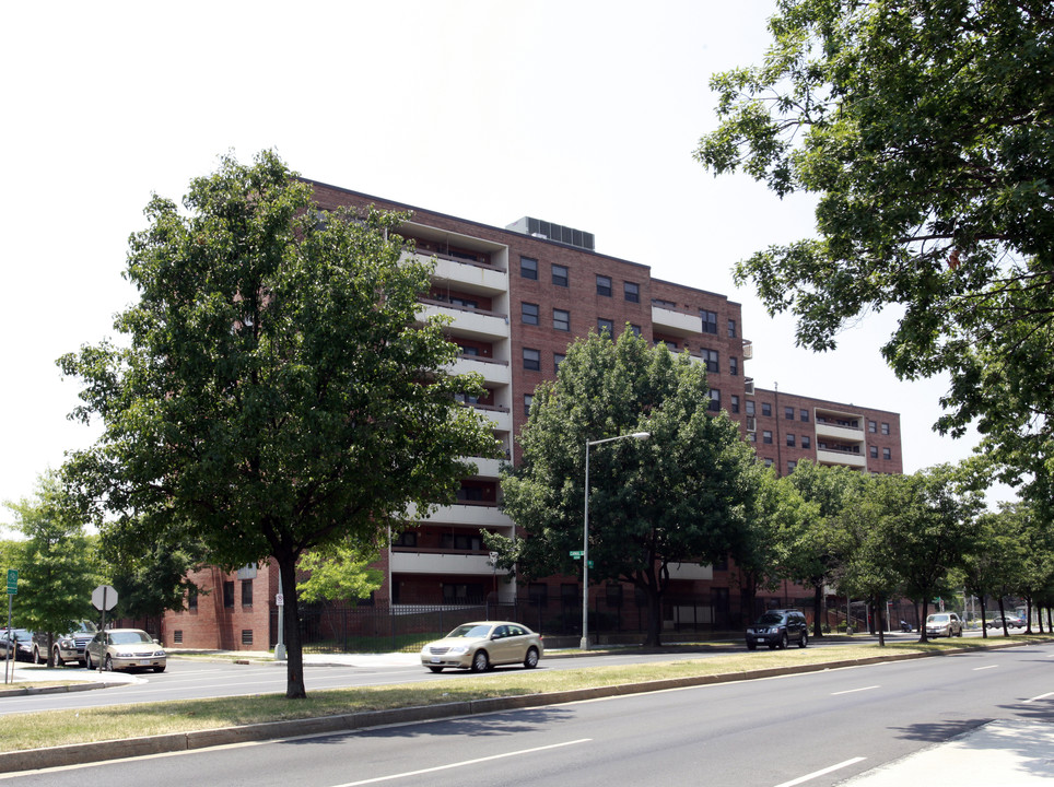 Greenleaf Senior in Washington, DC - Building Photo