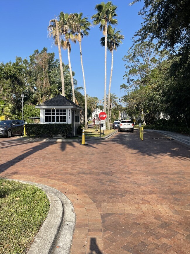 4360 S Kirkman Rd in Orlando, FL - Foto de edificio - Building Photo