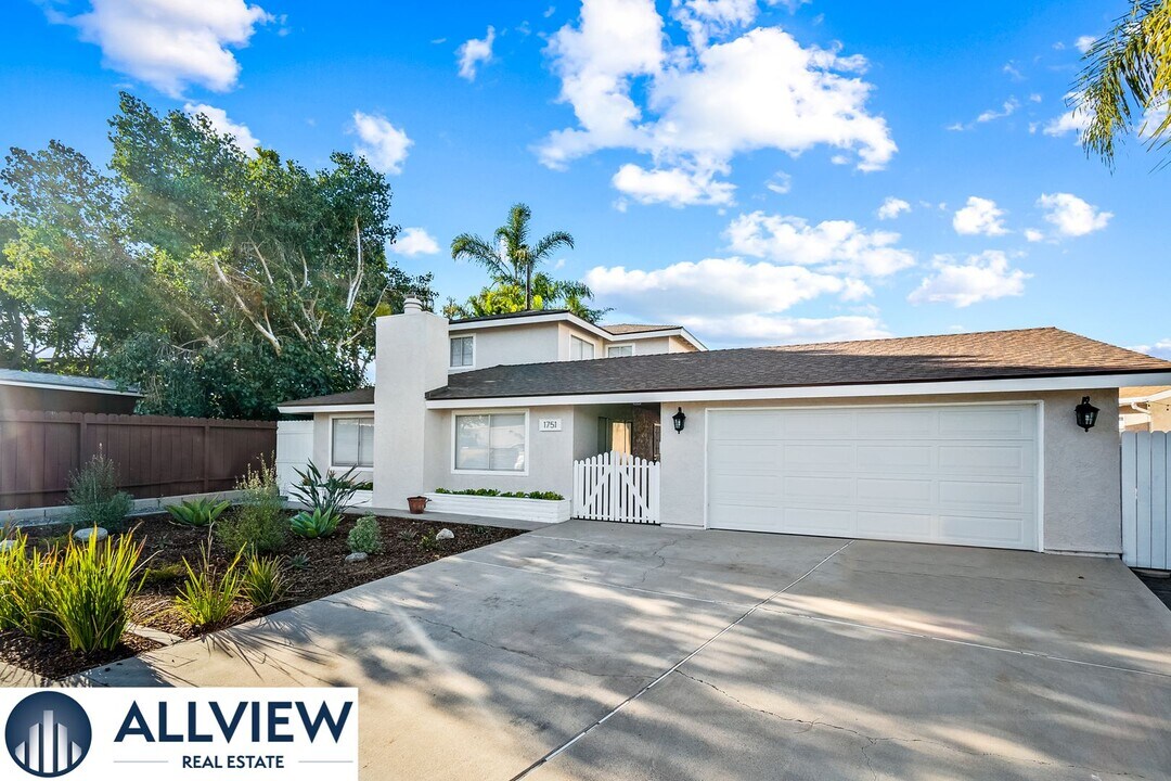 1751 Westminster Ave in Costa Mesa, CA - Building Photo