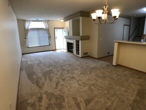 1575 Hummingbird St in Shakopee, MN - Building Photo - Building Photo