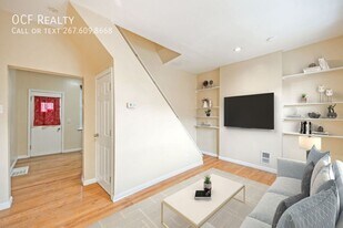 2500 E Oakdale St in Philadelphia, PA - Building Photo