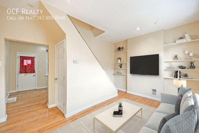 property at 2500 E Oakdale St