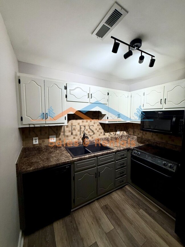 2107 Epworth Dr NE in Huntsville, AL - Building Photo - Building Photo