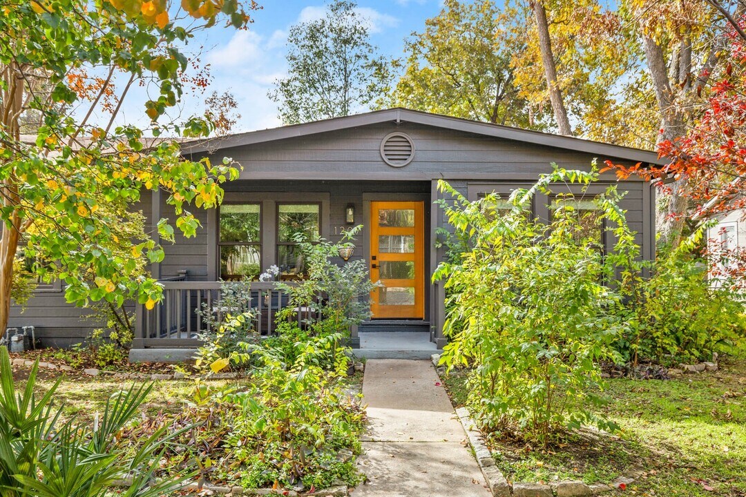 1207 Romeria Dr in Austin, TX - Building Photo