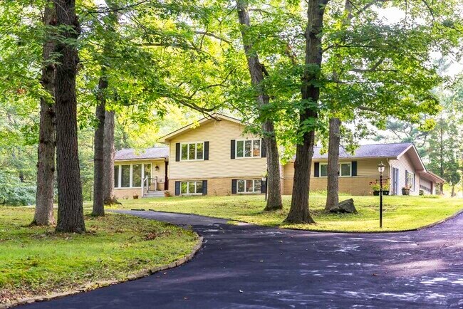 2240 Gale Rd in Ann Arbor, MI - Building Photo - Building Photo