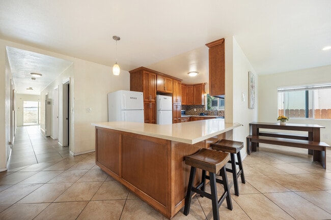 8400 Grape St in Los Angeles, CA - Building Photo - Building Photo