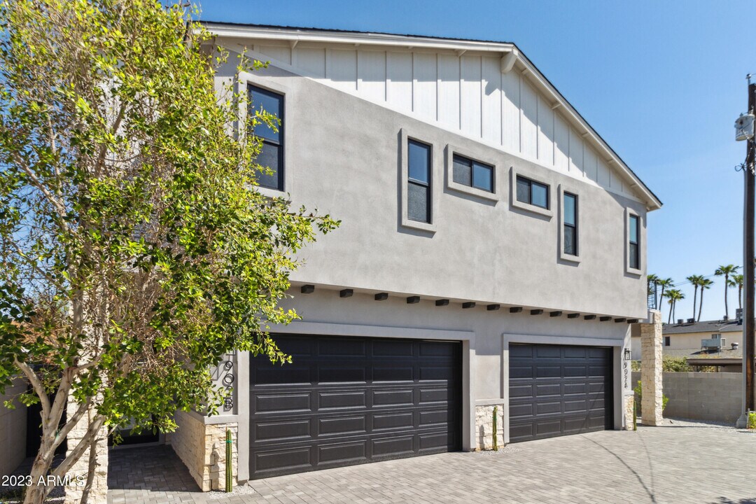 902 W Hazelwood St-Unit -B in Phoenix, AZ - Building Photo