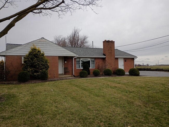 445 Schaeffer Rd in Lebanon, PA - Foto de edificio - Building Photo