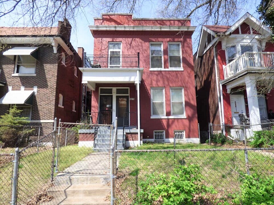 5875 Washington Blvd in St. Louis, MO - Building Photo
