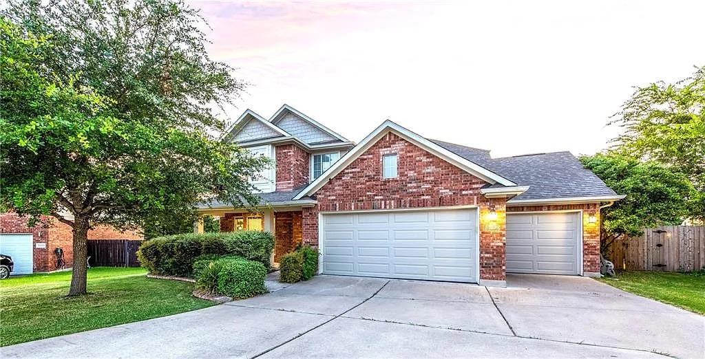 11004 Long Winter Dr in Austin, TX - Building Photo