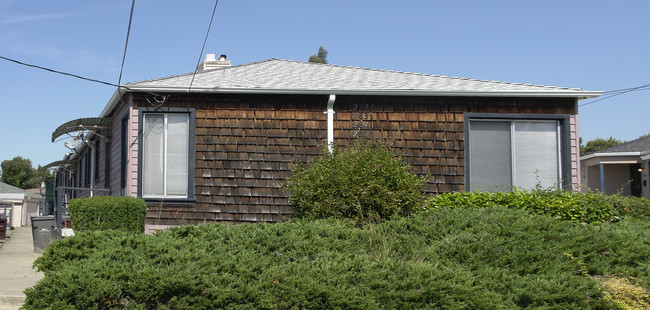 2837 69th Ave in Oakland, CA - Foto de edificio - Building Photo