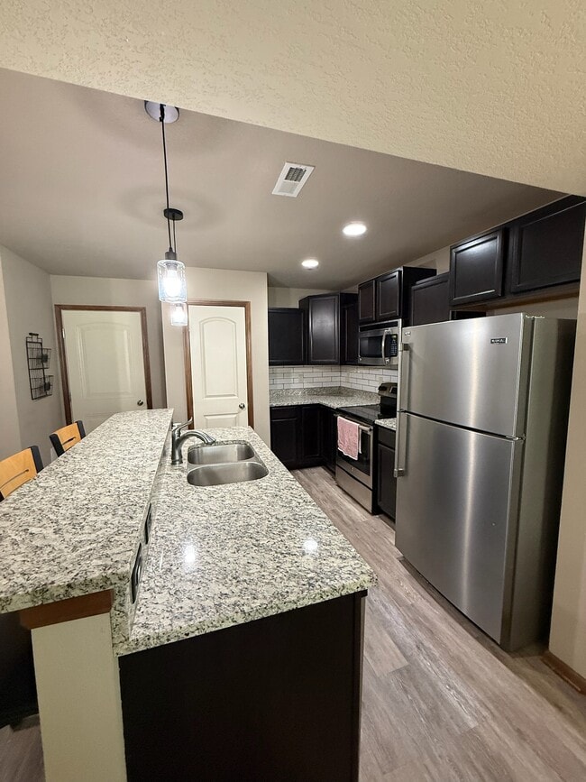 8601 Westown Pky, Unit 23106 in West Des Moines, IA - Building Photo - Building Photo