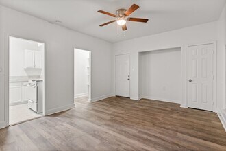 1424 Chestnut Ave in Long Beach, CA - Foto de edificio - Building Photo