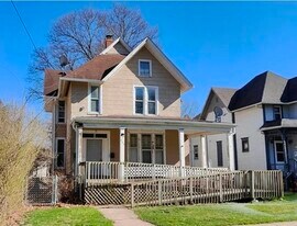 975 Grant Ave, Unit 2 in Rockford, IL - Building Photo