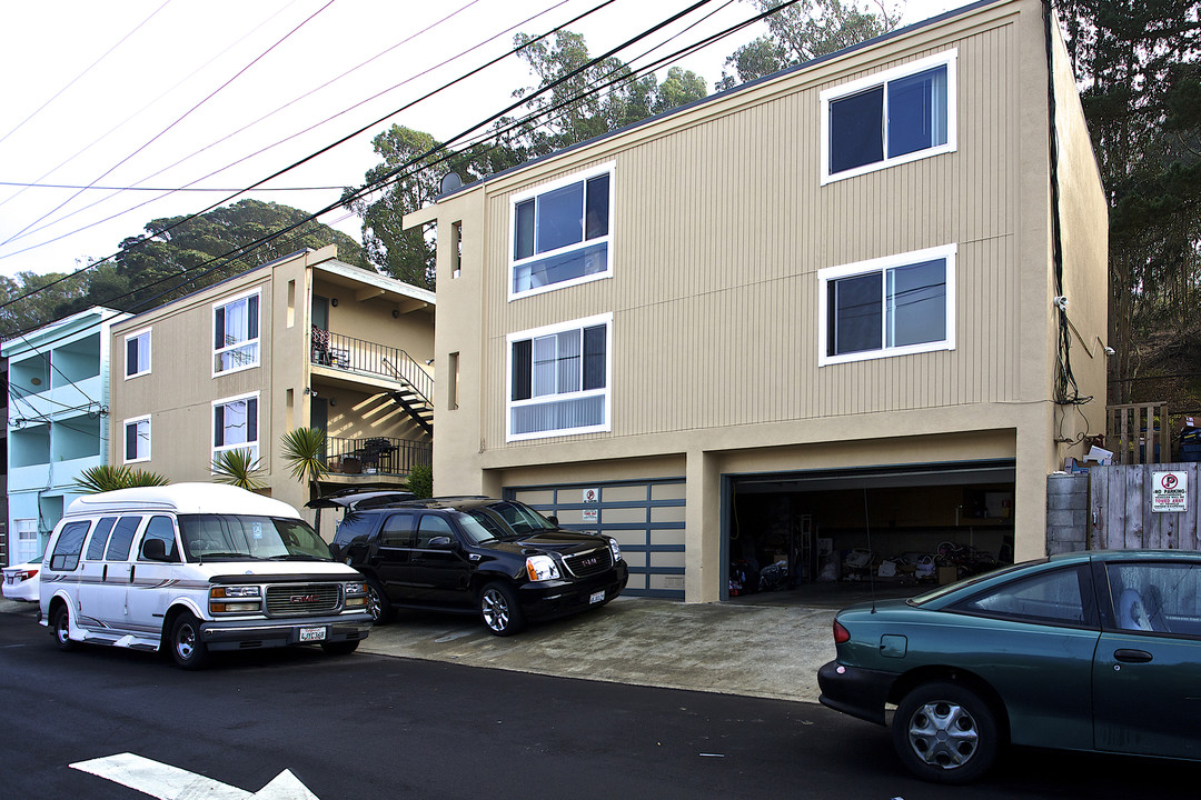 755 Templeton Ave in Daly City, CA - Building Photo