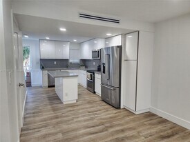 2750 W 76th St in Hialeah, FL - Building Photo