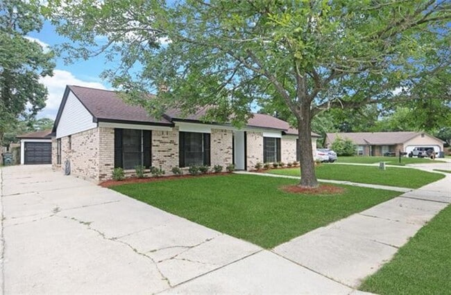 811 N Lake Verret Ct in Slidell, LA - Building Photo - Building Photo