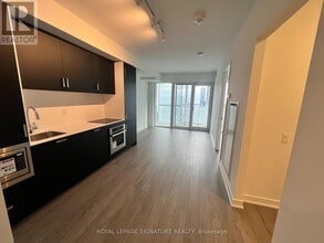 88 Queen St E in Toronto, ON - Building Photo - Building Photo