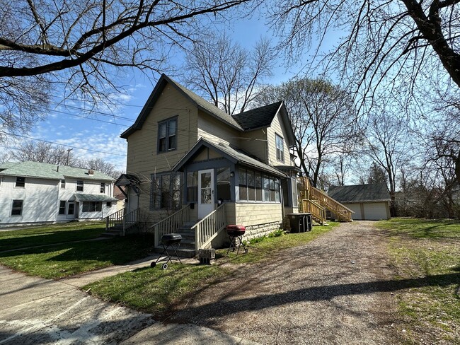 227 Orange St-Unit -Apt #2 in Jackson, MI - Building Photo - Building Photo