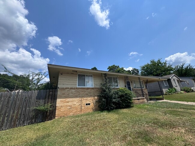 2214 N Berkley Dr