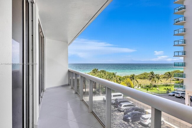 9559 Collins Ave in Surfside, FL - Building Photo - Building Photo
