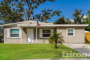 710 Westbrook Ave in Brandon, FL - Building Photo