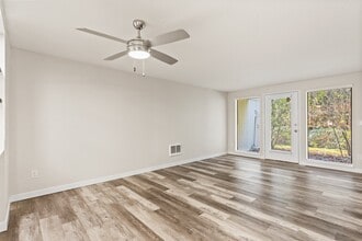 Bridge Creek Apartments in Wilsonville, OR - Foto de edificio - Building Photo