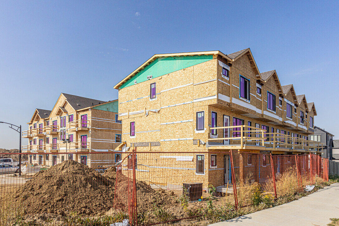 Secord Nordic Village in Edmonton, AB - Building Photo