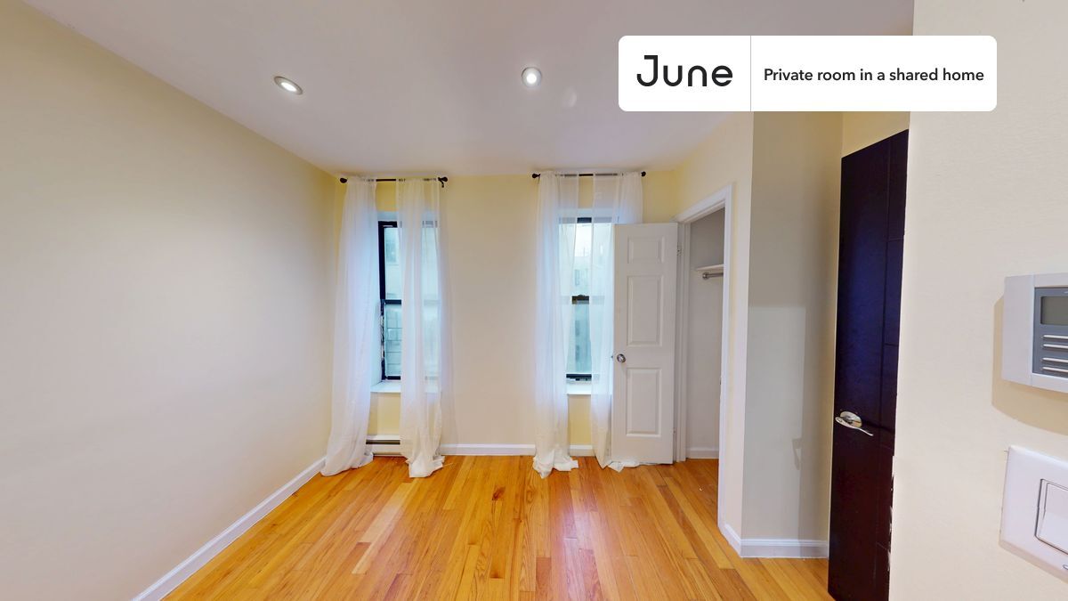 Private bedroom in 4 bed/1 bath Home in New York, NY - Building Photo
