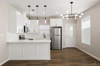 16 Cassandra St in Mission, TX - Foto de edificio - Building Photo