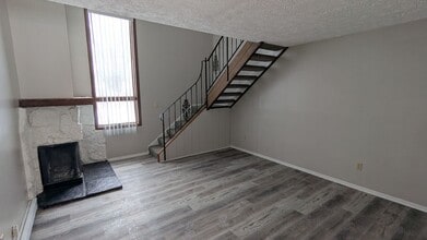 819 Kerns Dr NE in Bolivar, OH - Foto de edificio - Building Photo