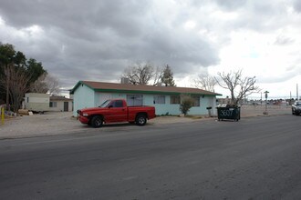 3607-3639 Irwin St in Las Vegas, NV - Foto de edificio - Building Photo